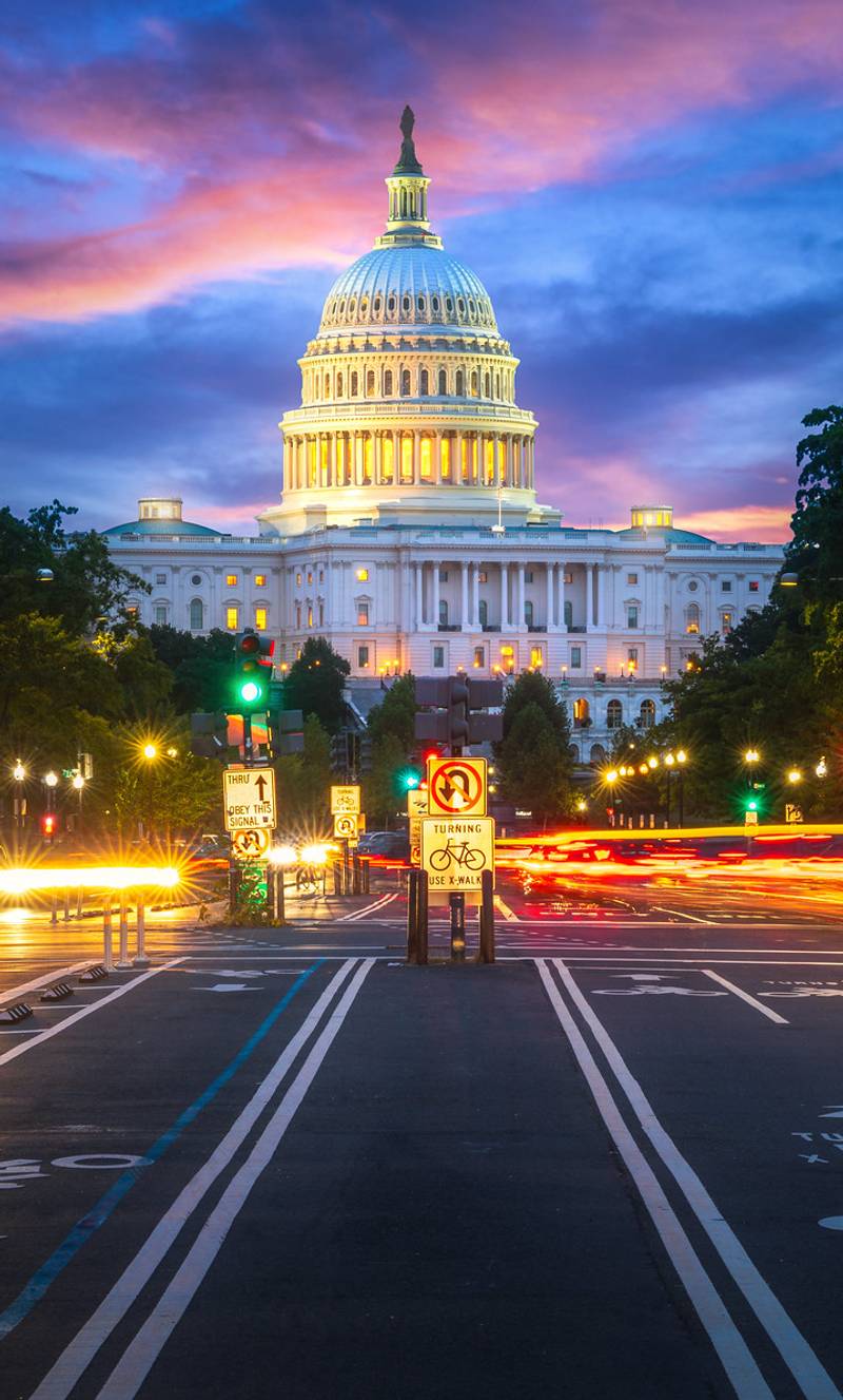 US Capitol Building at night