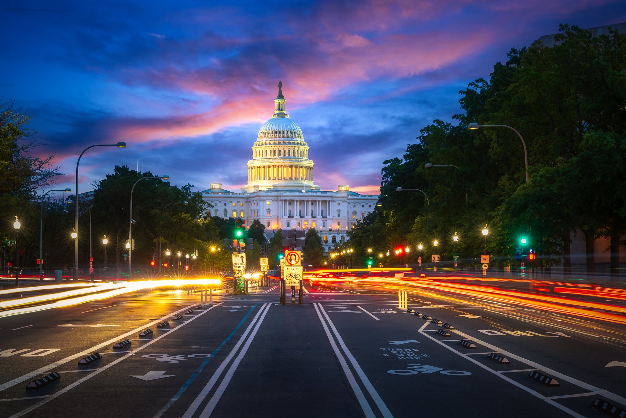US Capitol Building at night